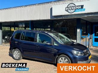 damaged passenger cars Volkswagen Touran 1.6 TDI Climate Cruise Trekhaak 2013/3