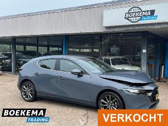 Vaurioauto  passenger cars Mazda 3 2.0 e-SkyActiv-G M Hybrid Virtual Keyless Bose Navi 2019/6