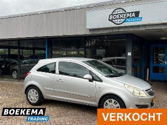 uszkodzony samochody osobowe Opel Corsa 1.2-16V Enjoy Trekhaak Metalic 2006/11