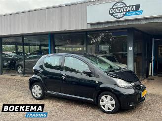 Schadeauto Toyota Aygo 1.0-12V Navigator Automaat Airco 5-Deurs 2011/1