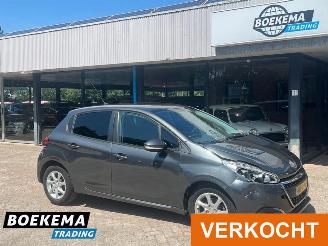 Damaged car Peugeot 208 1.2 PureTech Allure Navigatie Airco Cruise PDC 2016/2