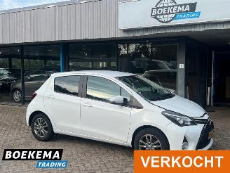 Damaged car Toyota Yaris 1.3 VVT-i Navigatie Cruise Airco Camera Trekh. 2015/12