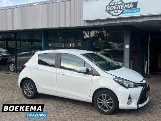 Unfallwagen Toyota Yaris 1.3 VVT-i Navigatie Cruise Airco Camera Trekh. 2015/12
