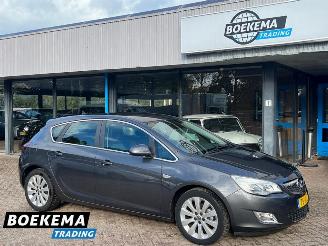Coche accidentado Opel Astra 1.6 Cosmo Navigatie Cruise Climate PDC 2010/8