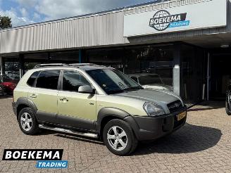 Damaged car Hyundai Tucson 2.7i V6 4WD Style Automaat Leer Climate Cruise 2006/1