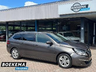 skadebil auto Peugeot 308 SW 1.2 PureTech Executive Glazen-Dak Navigatie Climate Cruise 2015/6