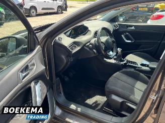 Peugeot 308 SW 1.2 PureTech Executive Glazen-Dak Navigatie Climate Cruise picture 16