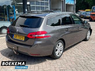Peugeot 308 SW 1.2 PureTech Executive Glazen-Dak Navigatie Climate Cruise picture 2