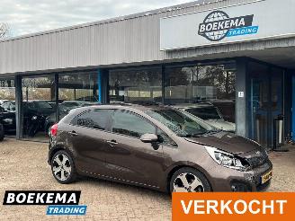 Damaged car Kia Rio 1.4 CVVT 110PK Super Pack Leer Open-Dak Navigatie Stoelverw 2013/4