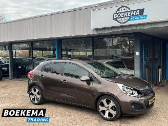 Voiture accidenté Kia Rio 1.4 CVVT 110PK Super Pack Leer Open-Dak Navigatie Stoelverw 2013/4