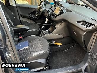 Peugeot 208 1.2 PureTech Blue Lion Navi Airco Cruise PDC Trekh. picture 19