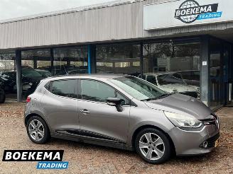 Schadeauto Renault Clio 0.9 TCe ECO Night&Day Navi Cruise Airco Trek.PDC 2015/1