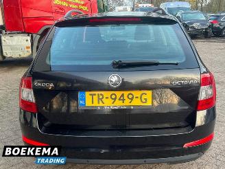 Skoda Octavia Combi 1.6 TDI DSG Business Climate Navi Cruise PDC picture 7