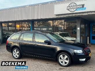 uszkodzony samochody osobowe Skoda Octavia Combi 1.6 TDI DSG Business Climate Navi Cruise PDC 2014/5