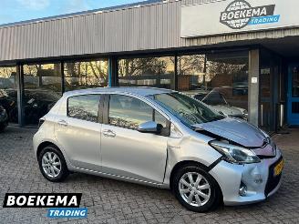 Vaurioauto  passenger cars Toyota Yaris 1.5 Full Hybrid Aspiration Navi Climate Cruise Camera 2014/1