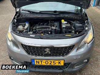 Peugeot 2008 1.2 PureTech Automaat Navi Cruise PDC picture 8