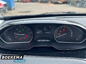 Peugeot 2008 1.2 PureTech Automaat Navi Cruise PDC picture 21