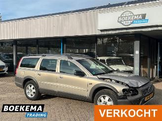 Damaged car Volvo Xc-70 2.4 T Comfort Line 200 PK Leder Airco Cruise Trekh. 2002/1
