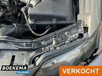 Volvo Xc-70 2.4 T Comfort Line 200 PK Leder Airco Cruise Trekh. picture 12