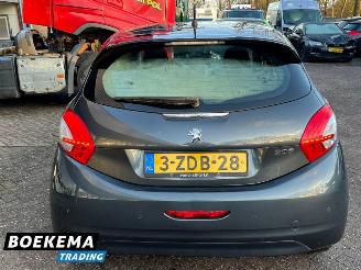 Peugeot 208 1.2 PureTech Style Navi Climate Cruise PDC picture 14