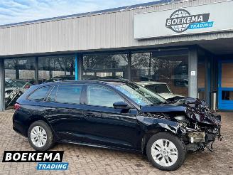 Schadeauto Skoda Octavia Combi 1.0 e-TSI Business Edition Navigatie Cruise Lane-Ass 2024/1