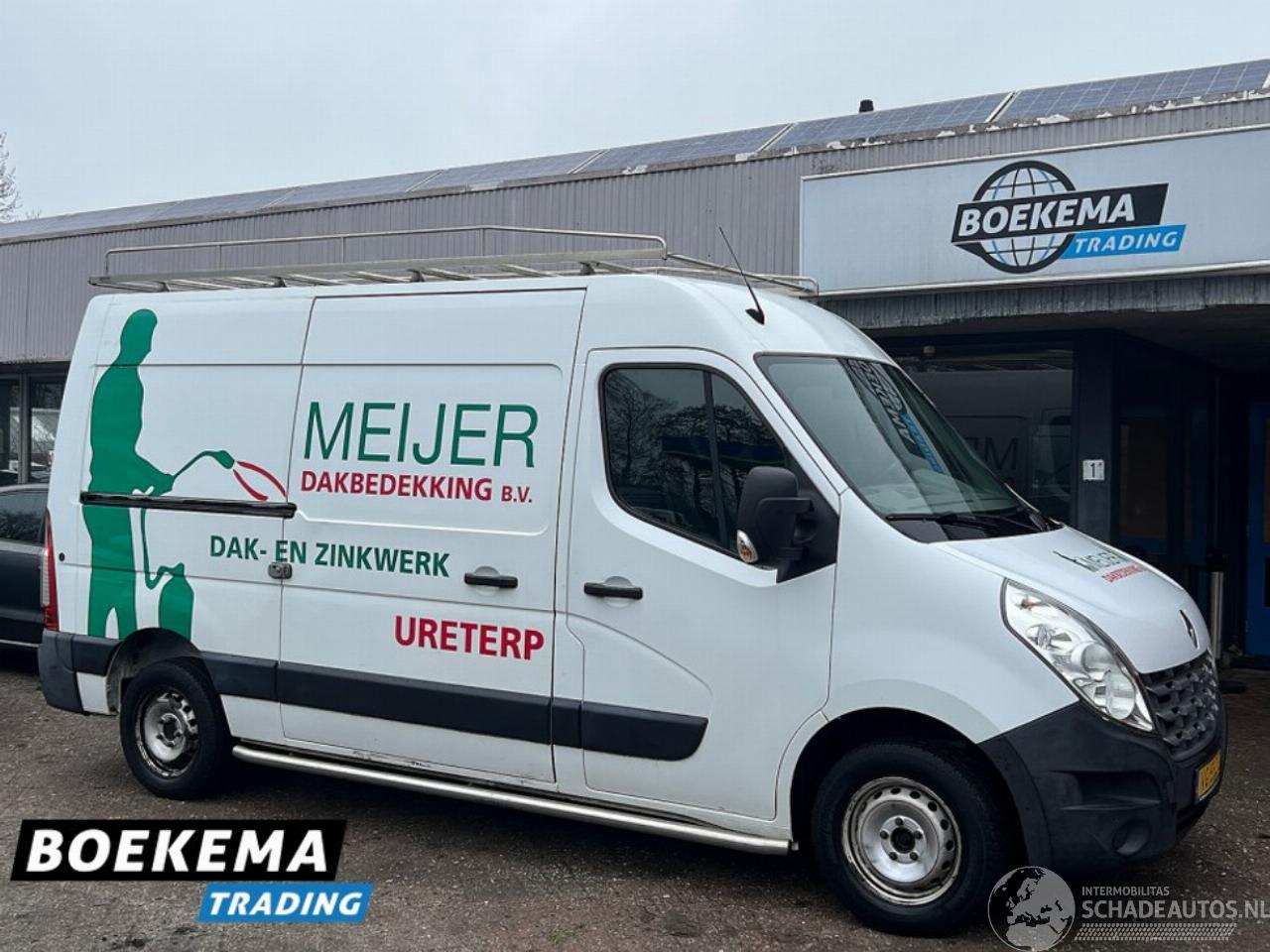 Renault Master T35 2.3 DCI L2H3 3-Pers Navigatie Cruise Airco PDC Trekhaak