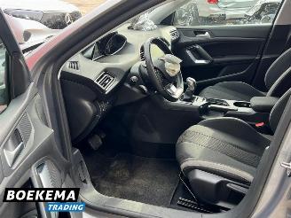 Peugeot 308 SW 1.2 PureTech Style Automaat Navigatie PDC Cruise Trekhaak picture 16