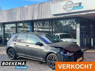 Schadeauto Volkswagen Golf 1.0 TSI R-Line DSG Navigatie Climate Cruise 2018/3