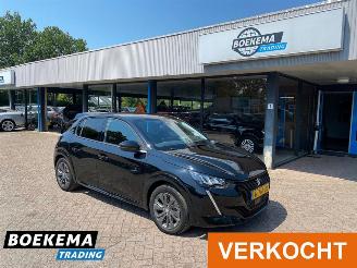skadebil auto Peugeot e-208 EV Allure Pack 50 kWh Navi I-cockpit Camera Apple-Carplay 2021/11