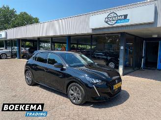 Vaurioauto  passenger cars Peugeot e-208 EV Allure Pack 50 kWh Navi I-cockpit Camera Apple-Carplay 2021/11