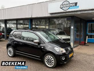 Schadeauto Volkswagen Up! 1.0 Black Up! Panorama Leer Stoelverwarming PDC Cruise 2013/1