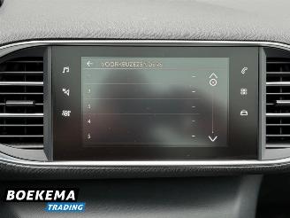 Peugeot 308 SW 1.2 PureTech Premium Panorama Automaat Navigatie Trekhaak PDC picture 21