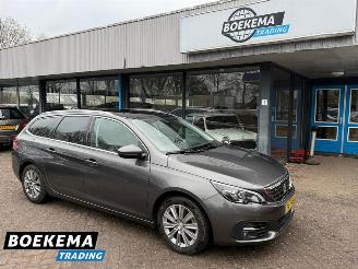 skadebil auto Peugeot 308 SW 1.2 PureTech Premium Panorama Automaat Navigatie Trekhaak PDC 2018/9