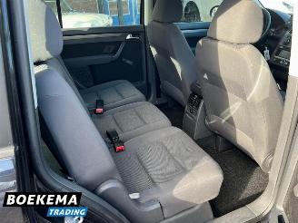 Volkswagen Touran 1.4 TSI 140PK Business Navigatie Cruise Climate picture 13