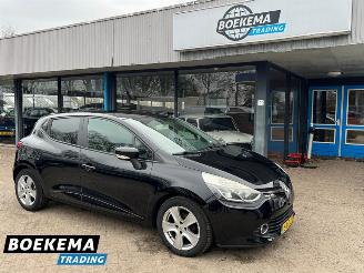 Schadeauto Renault Clio 0.9 TCe Expression Navigatie Airco Cruise 2012/12