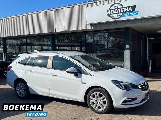 Vaurioauto  passenger cars Opel Astra Sports Tourer 1.6 CDTI Business+ Navigatie Cruise PDC 2017/1