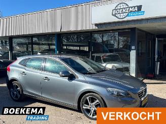 Schadeauto Volvo V-40 2.0 D4 190PK Business Navigatie Cruise PDC Trekhaak 2014/9