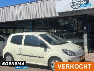 damaged passenger cars Renault Twingo 1.5 dCi Collection Airco Cruise 2011/7