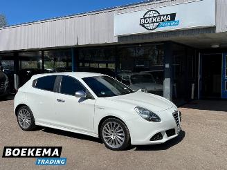 Schadeauto Alfa Romeo Giulietta 1.4 T Distinctive Automaat Memory Stoelverw BOSE 2012/1