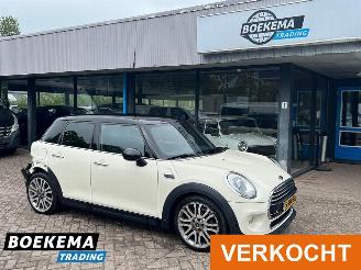 Voiture accidenté Mini Cooper 1.5 Business Navigatie Leer Cruise 5-Deurs 2014/10
