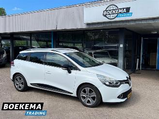 Damaged car Renault Clio Estate 0.9 TCe Night&Day R-Link Navigatie Cruise Airco 2014/10