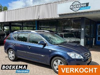 krockskadad bil auto Kia Cee d cee'd 1.4 X-tra Climate PDC Trekhaak 2008/1