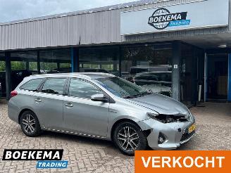 Schadeauto Toyota Auris Touring Sports 1.8 Hybrid Dynamic Navigatie Cruise Climate 2013/11