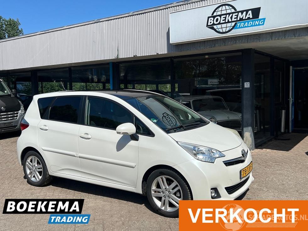 Toyota Verso S 1.3 VVT-i Dynamic Automaat JBL Navigatie Camera Climate Glazen-Dak