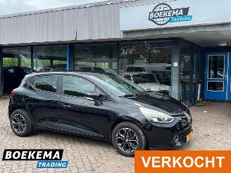 Damaged car Renault Clio 1.2 Authentique Navigatie Climate Cruise 2013/8