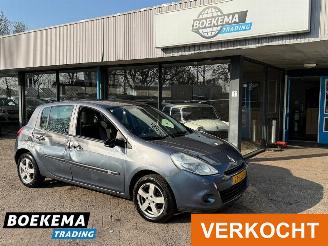 Damaged car Renault Clio 1.2 TCe Special Line Navigatie Airco 2010/4