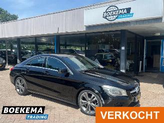Vaurioauto  passenger cars Mercedes Cla-klasse 200 Prestige Automaat Navigatie Cruise Climate Stoelverwarming 2015/11