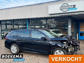 Schadeauto Skoda Octavia Combi 1.0 e-TSI Business Edition Navigatie Cruise Lane-Ass 2024/1