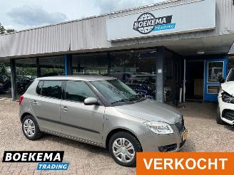 Damaged car Skoda Fabia 1.6-16V Ambiente Automaat Airco Stoelverwarming PDC Trekhaak 2008/10