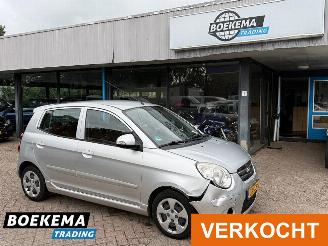 damaged passenger cars Kia Picanto 1.1 X-ecutive Automaat Leer Climate PDC Trekhaak 2009/11